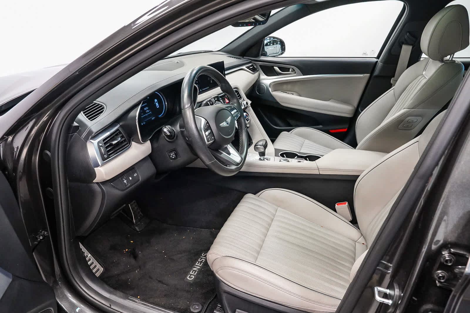 Used 2023 Genesis G70 2.0T w/ Sport Prestige Package RWD image 18
