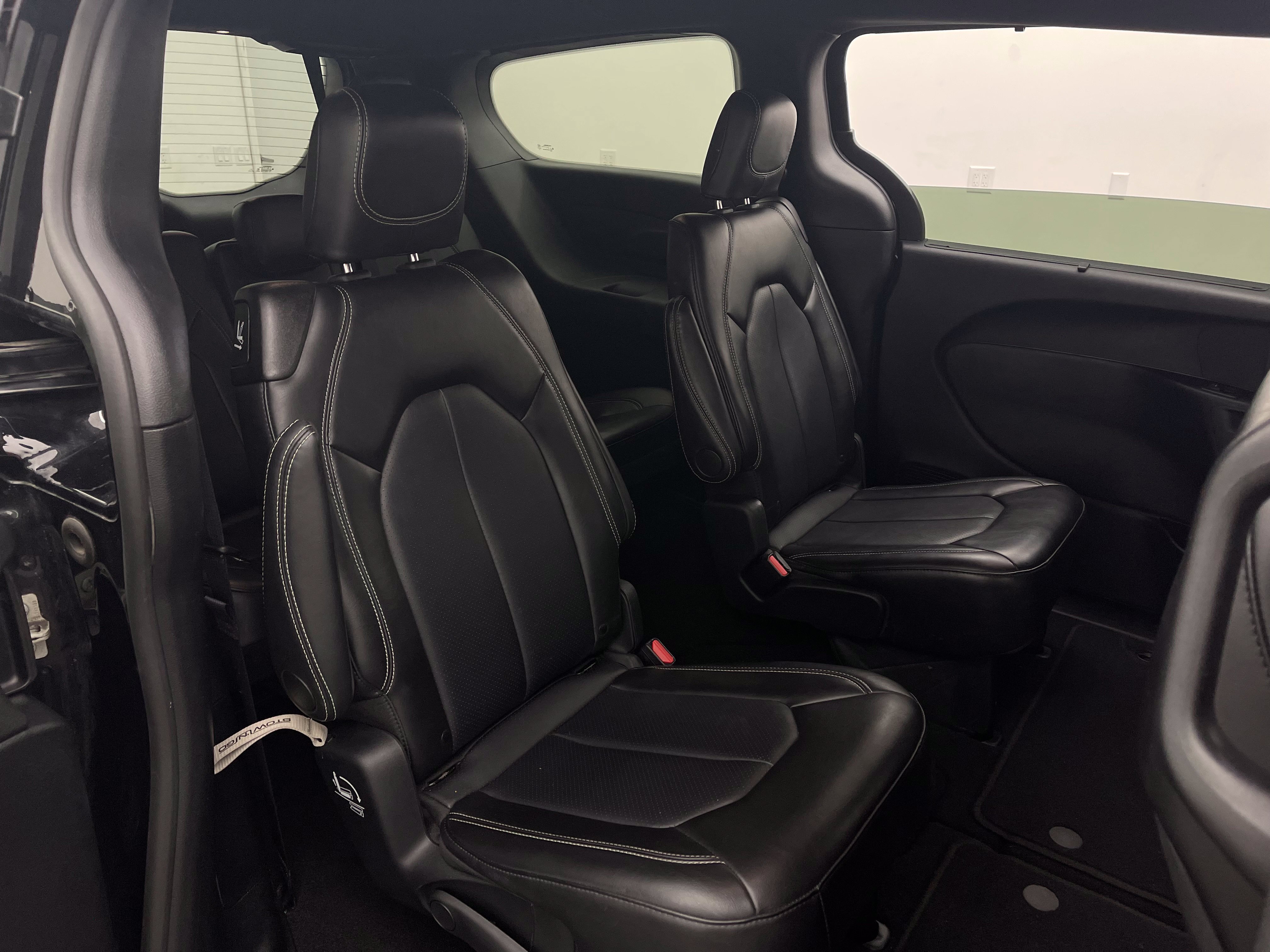 Used 2025 Chrysler Pacifica Select FWD image 35