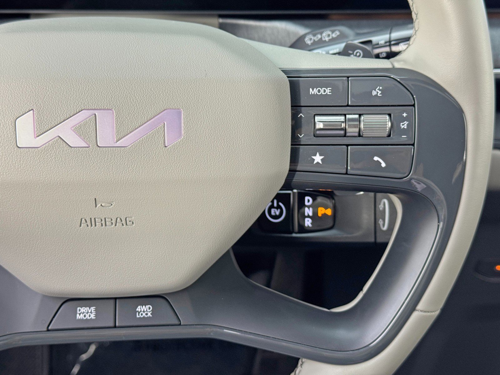 Used 2024 Kia EV9 Land image 24