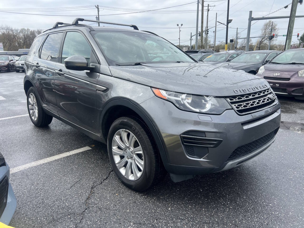 Used 2017 Land Rover Discovery Sport SE AWD/4WD image 3