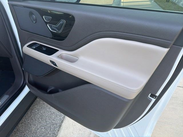 Used 2023 Lincoln Aviator Reserve w/ Elements Package Plus AWD/4WD image 26