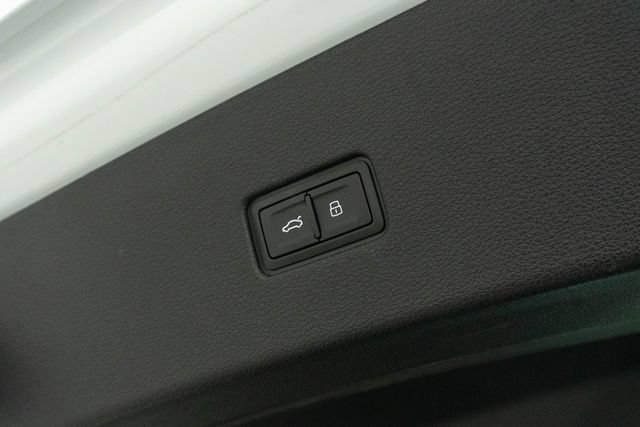 Used 2025 Audi Q8 Premium Plus AWD/4WD image 29