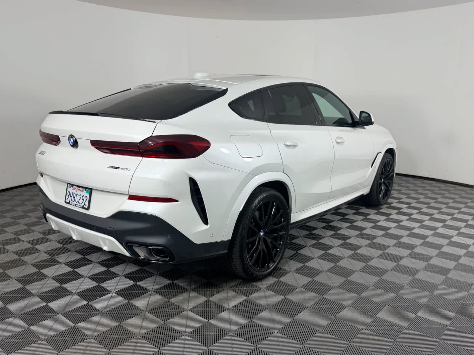 Used 2024 BMW X6 xDrive40i w/ Premium Package AWD/4WD image 3