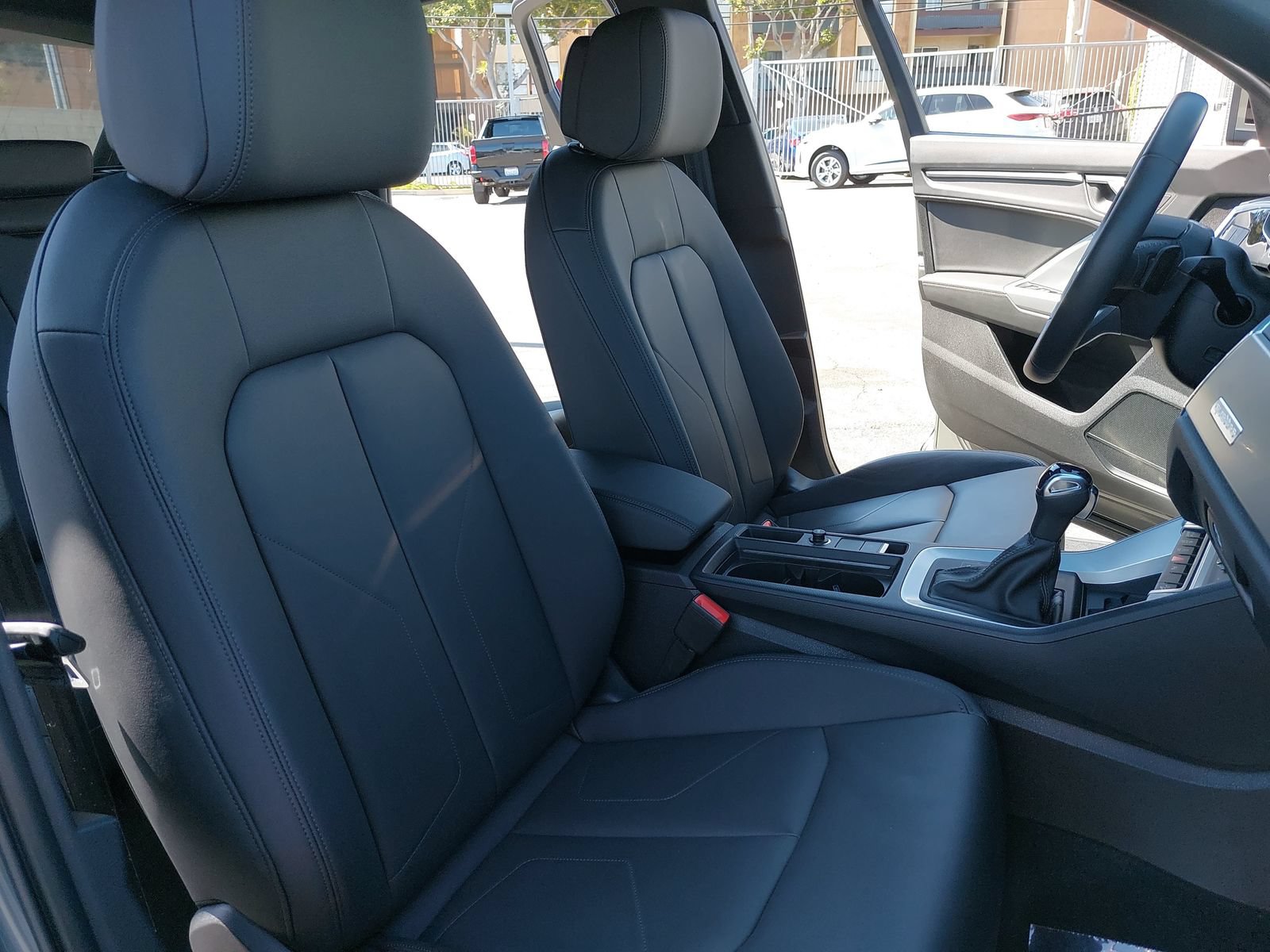 Certified 2025 Audi Q3 2.0T Premium w/ Convenience Package AWD/4WD image 10