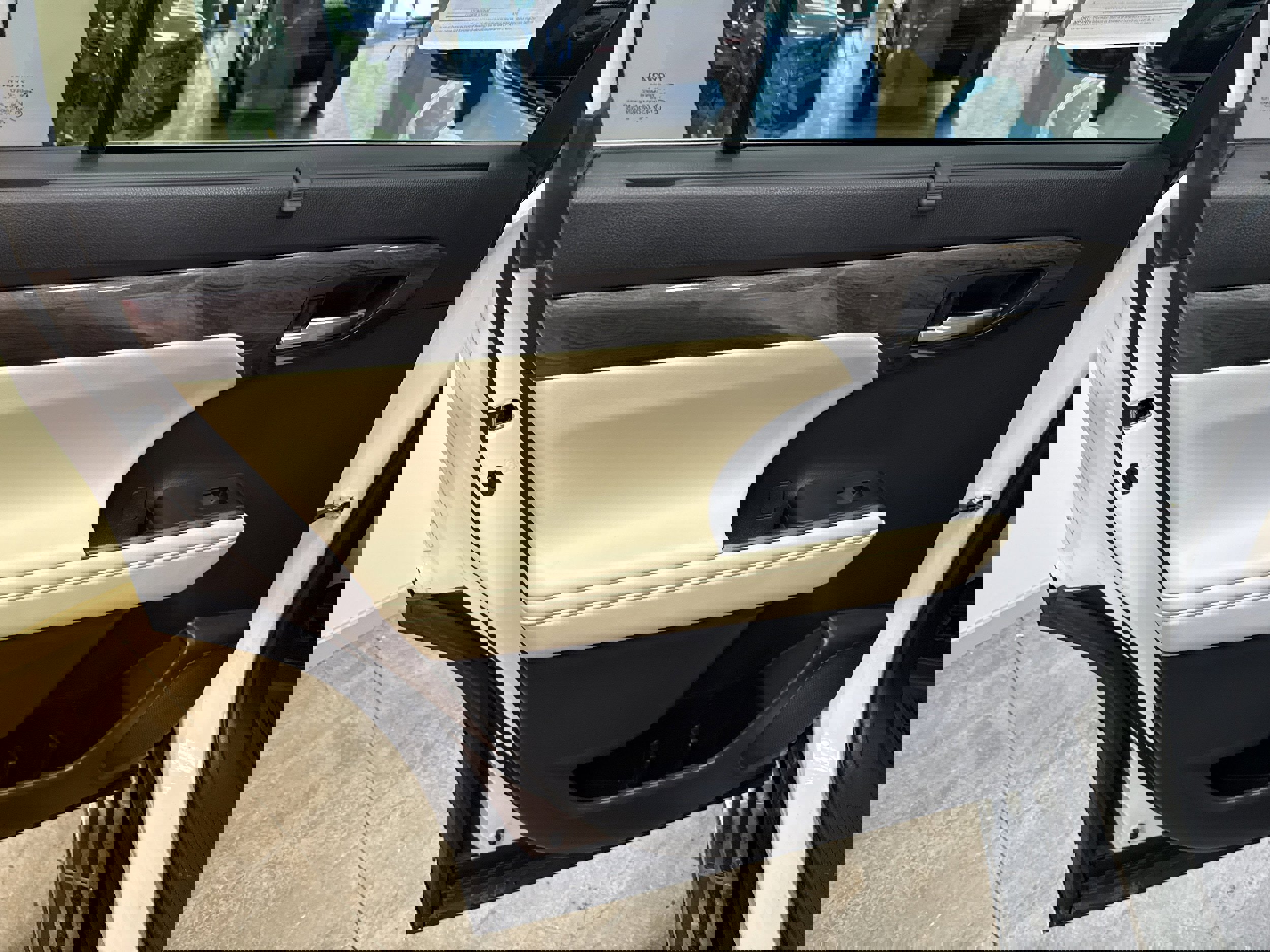 Used 2023 Toyota Highlander Limited image 27