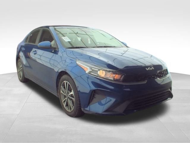 Used 2024 Kia Forte LXS image 3