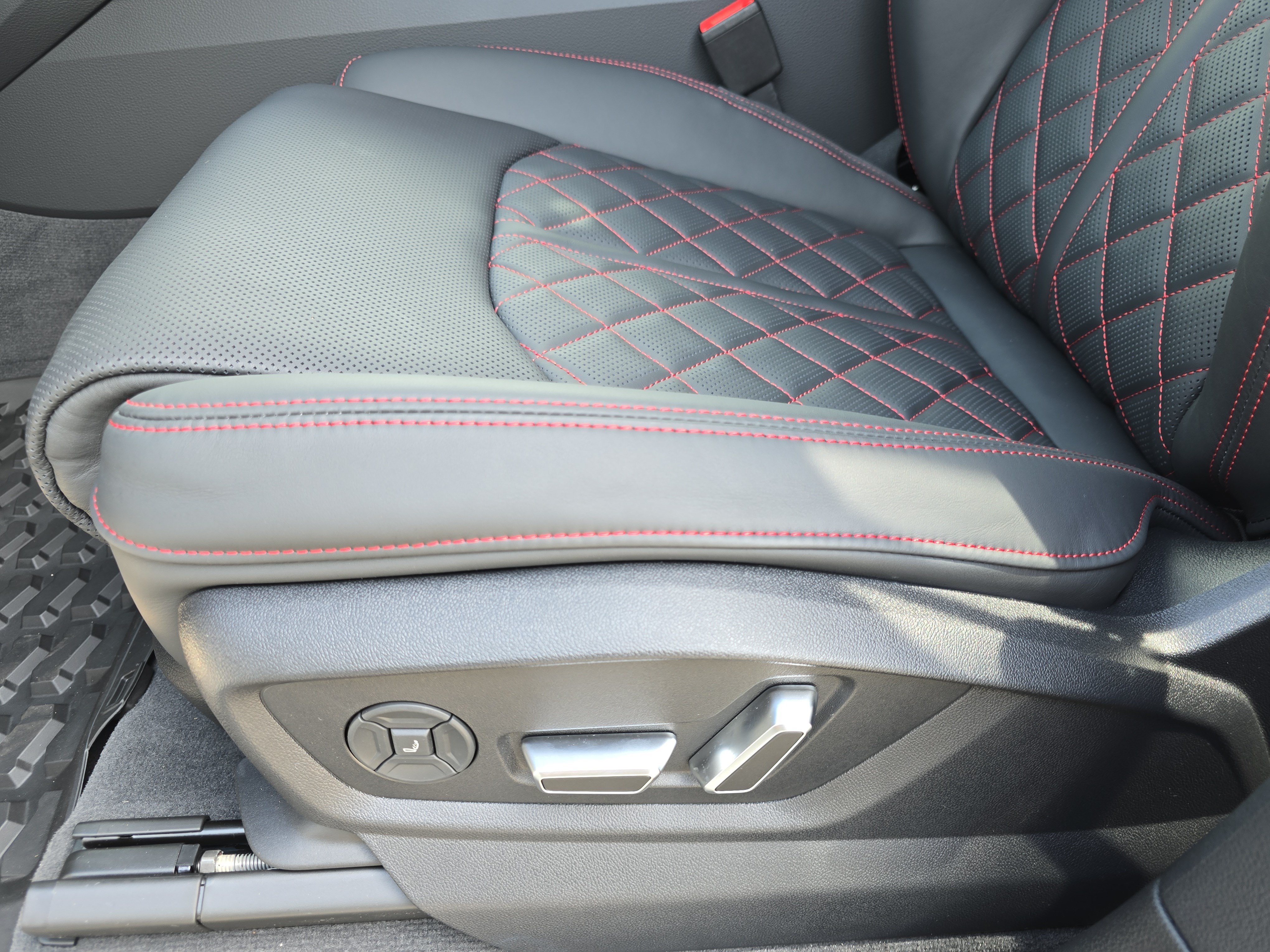 New 2026 Audi SQ8 Prestige AWD/4WD image 29