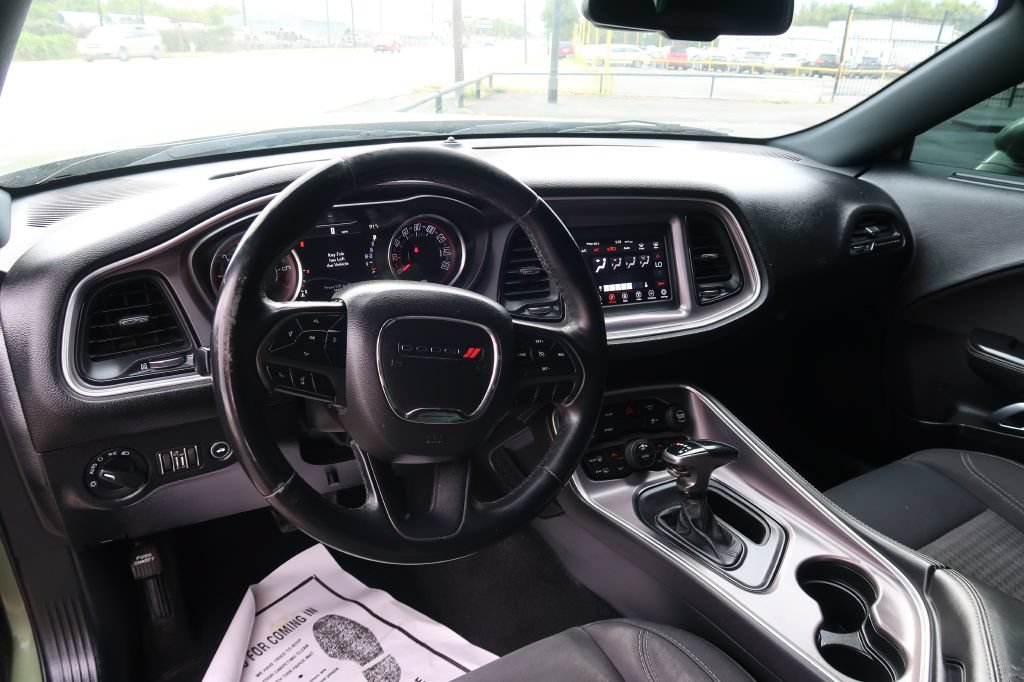 Used 2019 Dodge Challenger SXT RWD image 5