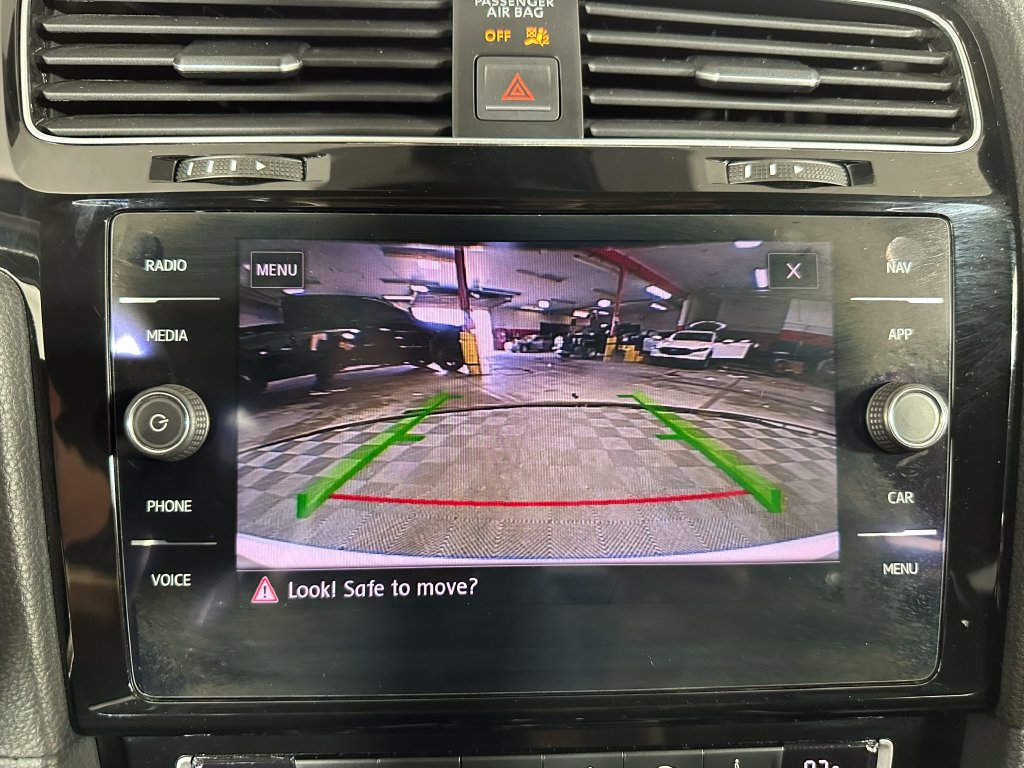 Used 2018 Volkswagen Golf R 4-Door AWD/4WD image 16