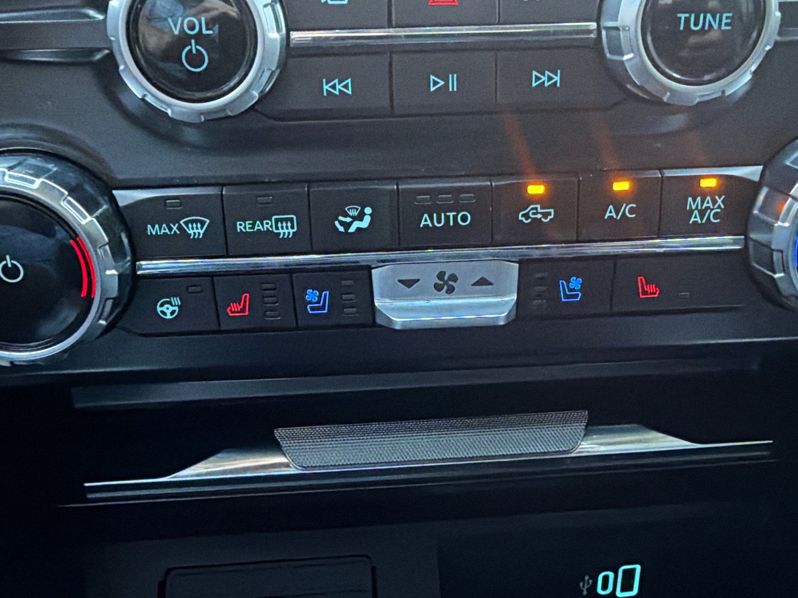 Used 2025 Ford F250 Lariat w/ FX4 Off-Road Package AWD/4WD image 32