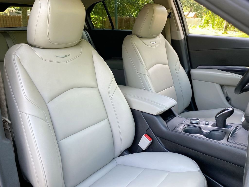 Used 2023 Cadillac XT4 Luxury w/ Cold Weather Package image 32