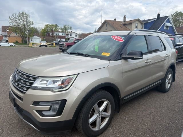 Used 2017 Ford Explorer XLT AWD/4WD image 3