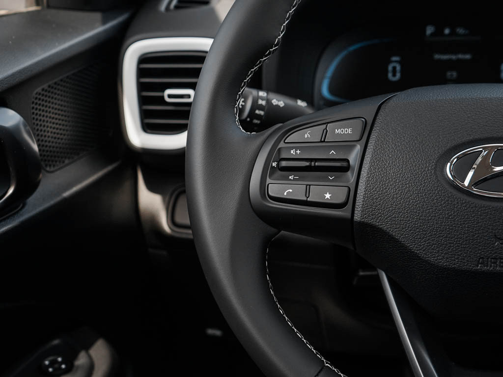 New 2026 Hyundai Venue SEL FWD image 19