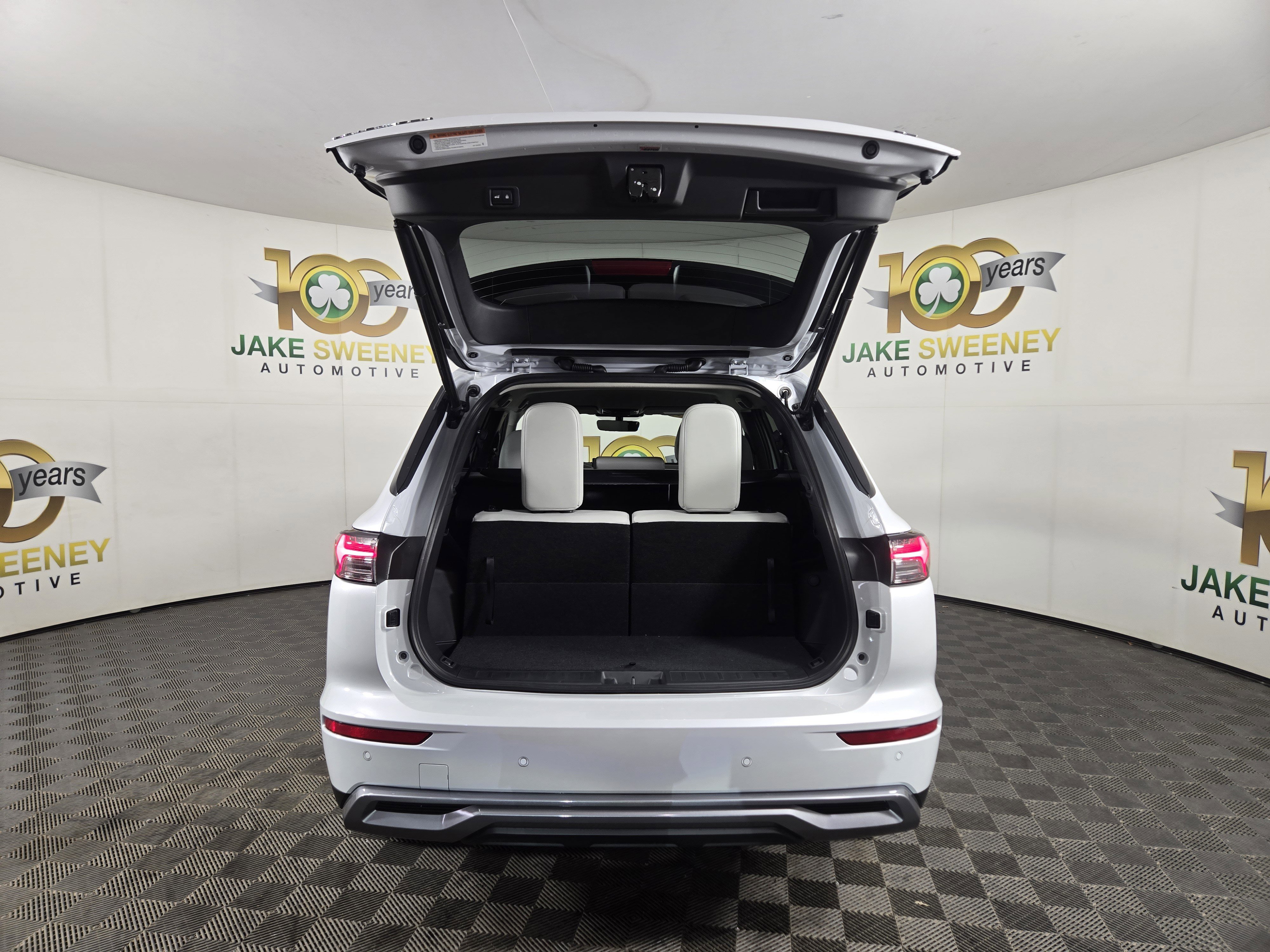 New 2025 Mitsubishi Outlander SE image 32