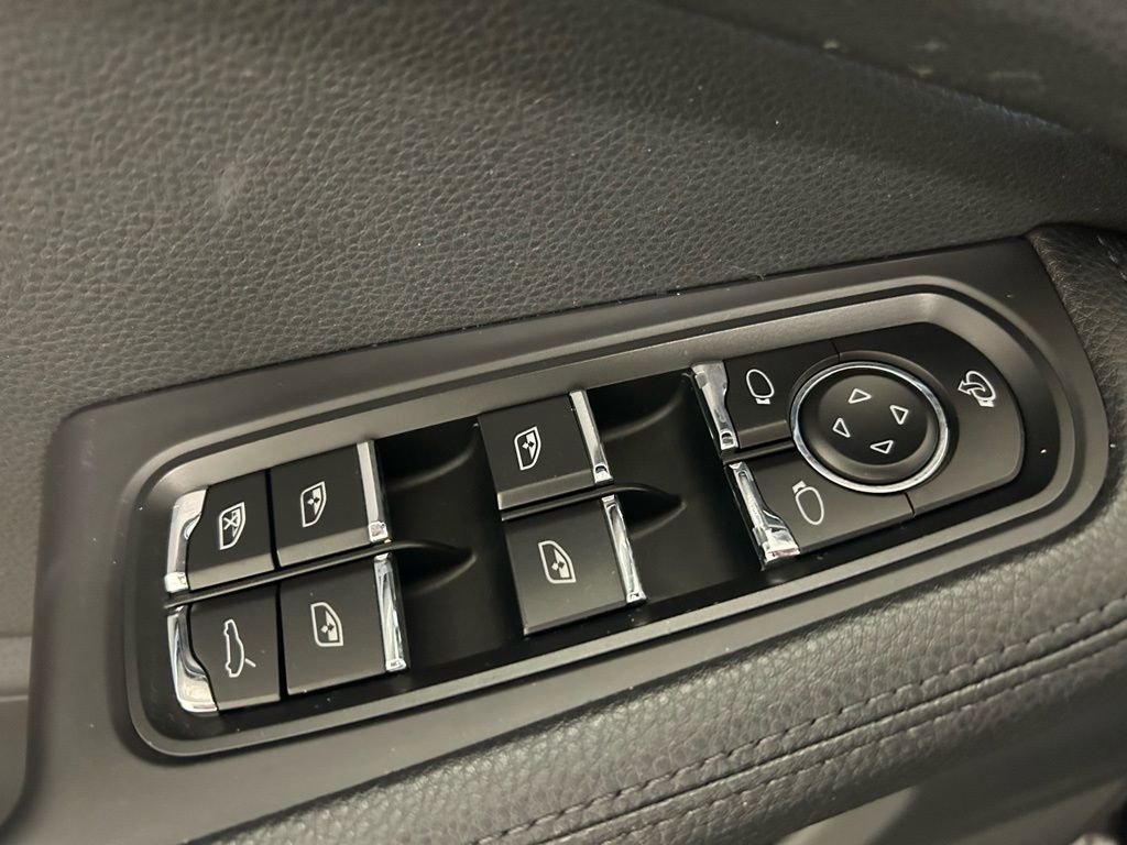 Certified 2023 Porsche Macan Turbo image 10