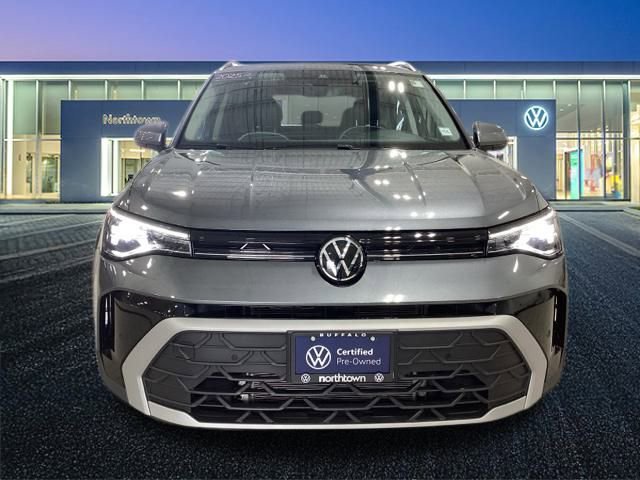 Certified 2025 Volkswagen Taos SE w/ Panoramic Sunroof Package image 5