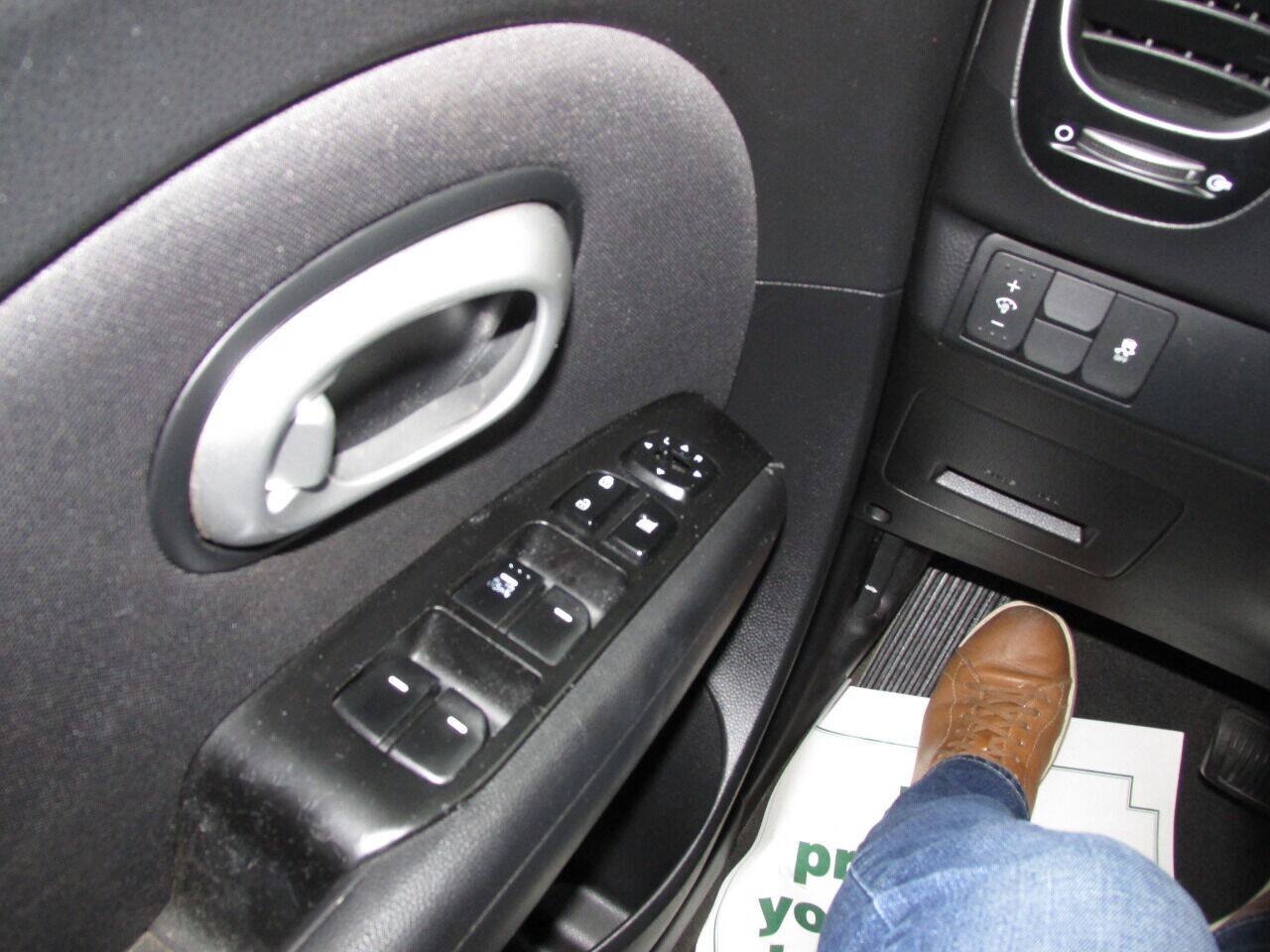 Used 2015 Kia Soul FWD image 48