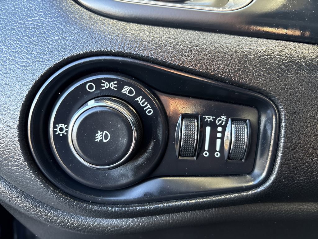 Used 2022 Jeep Renegade Latitude image 12