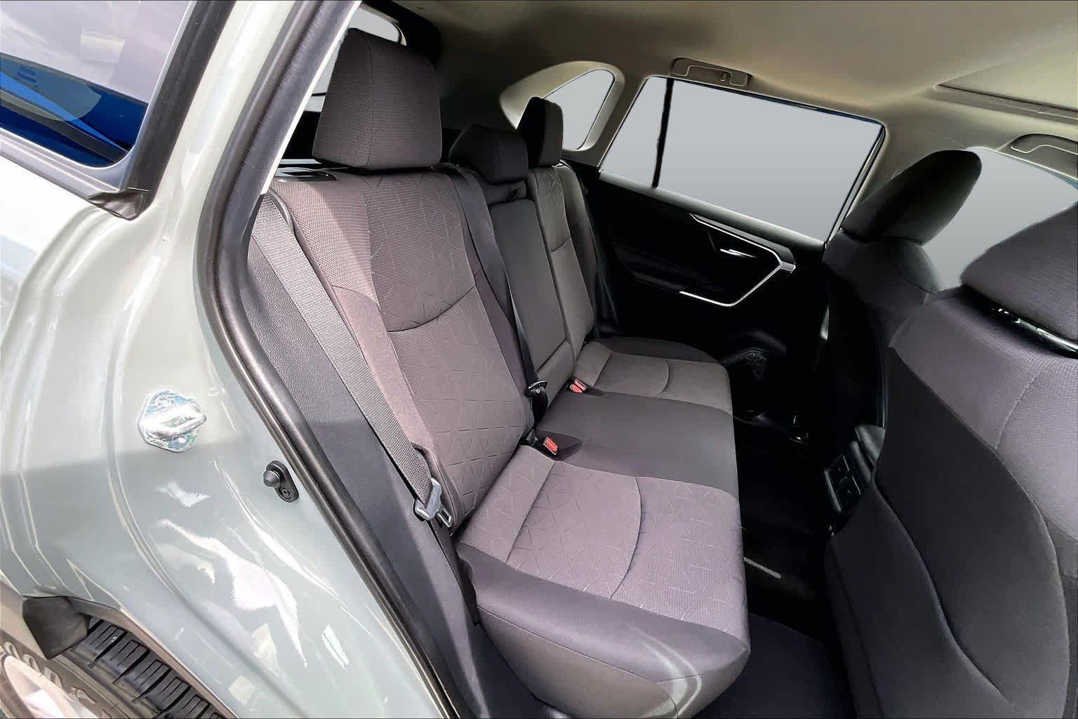 Used 2019 Toyota RAV4 XLE FWD image 20