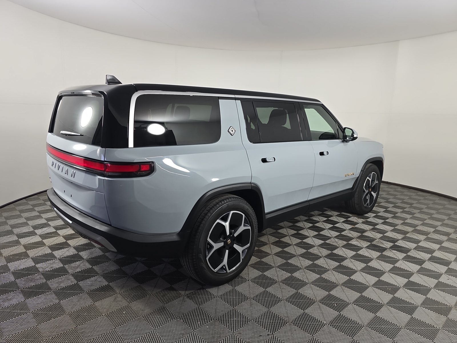 Used 2024 Rivian R1S Adventure Quad AWD/4WD image 5