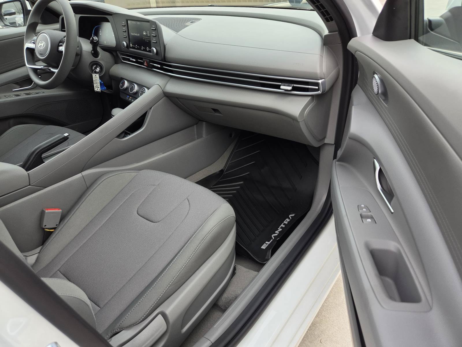 New 2026 Hyundai Elantra SE FWD image 7