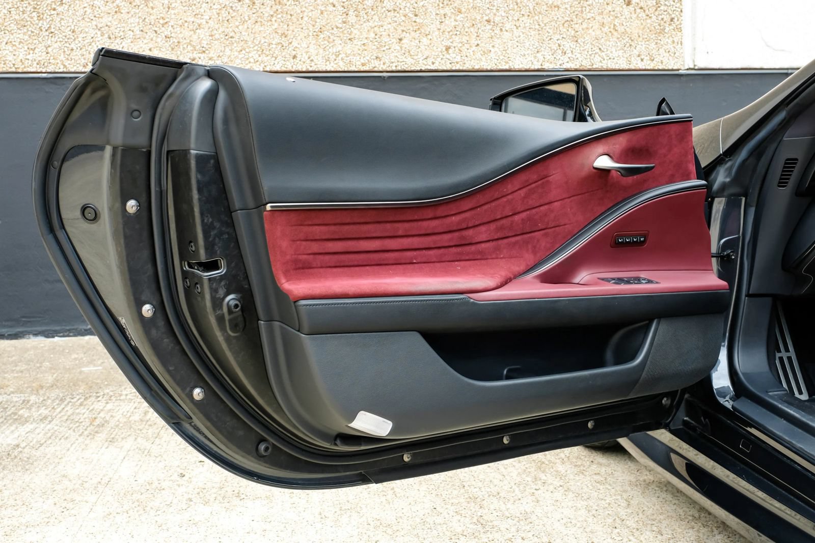 Used 2018 Lexus LC 500 Coupe w/ Sport Package RWD image 31
