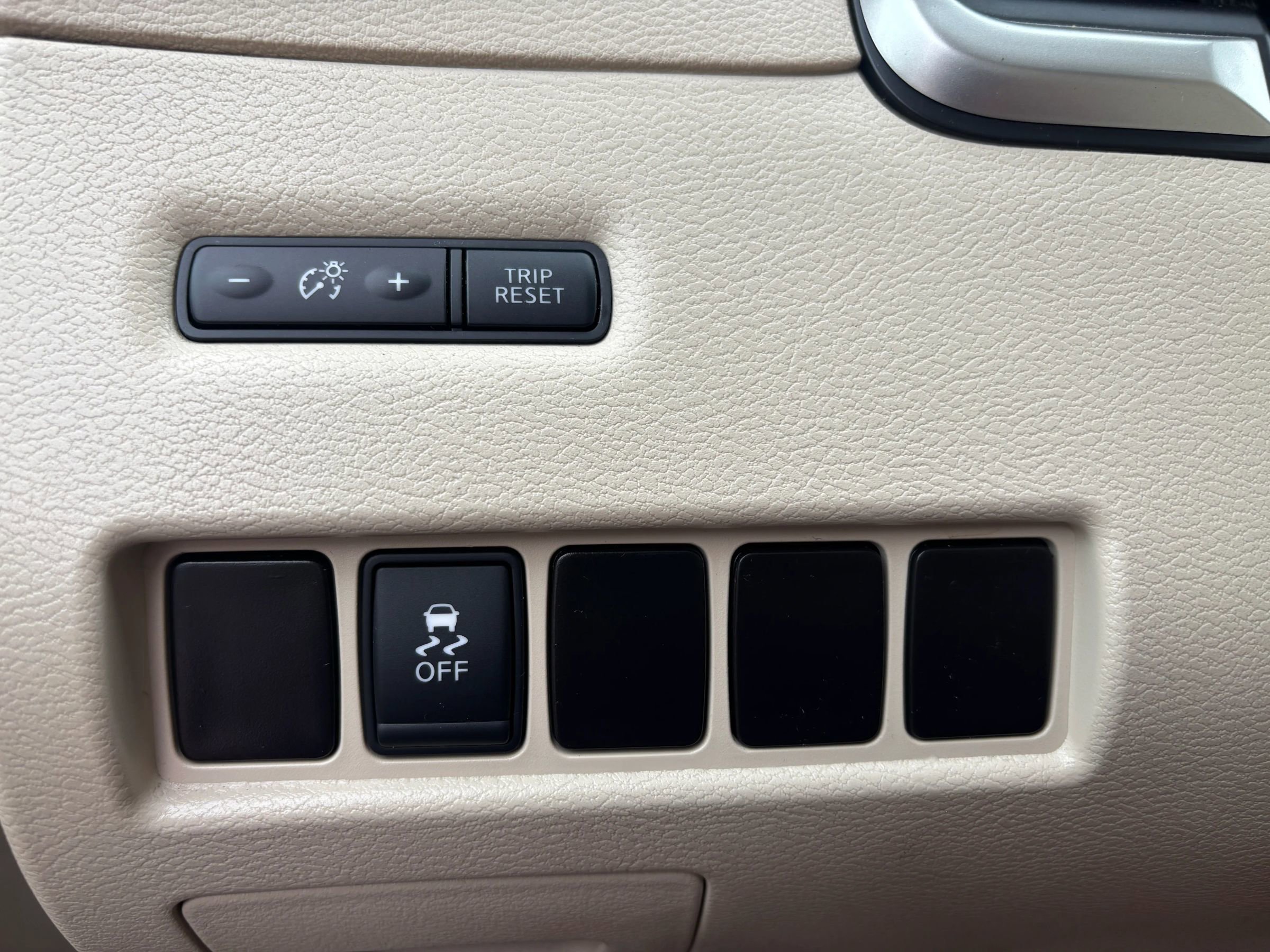 Used 2016 Nissan Murano SV w/ Cargo Package image 17