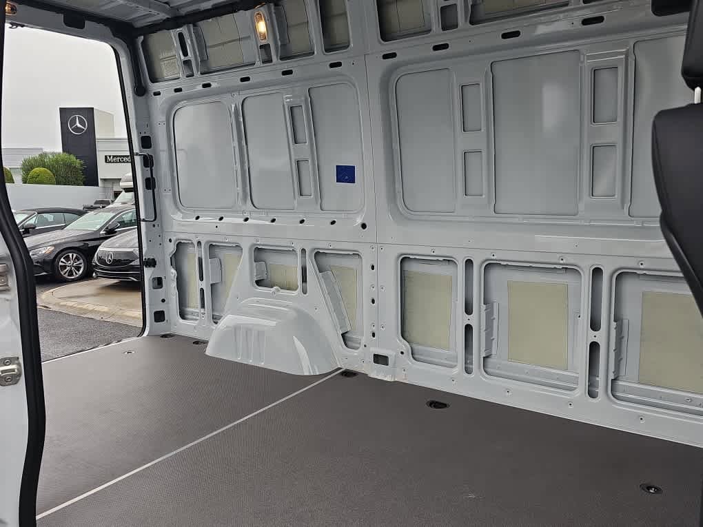 Used 2025 Mercedes-Benz Sprinter 2500 image 8