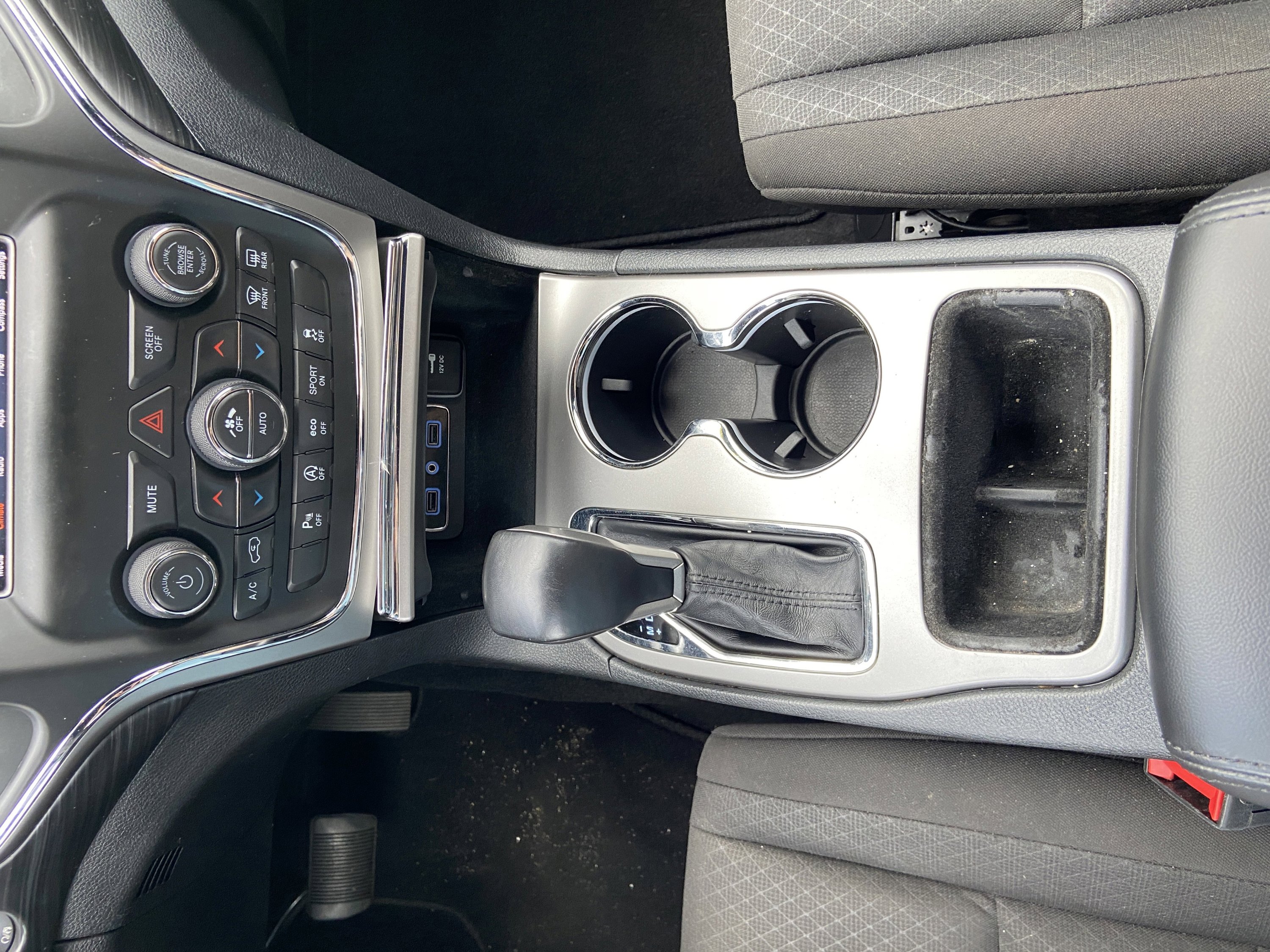 Used 2020 Jeep Grand Cherokee Laredo image 15