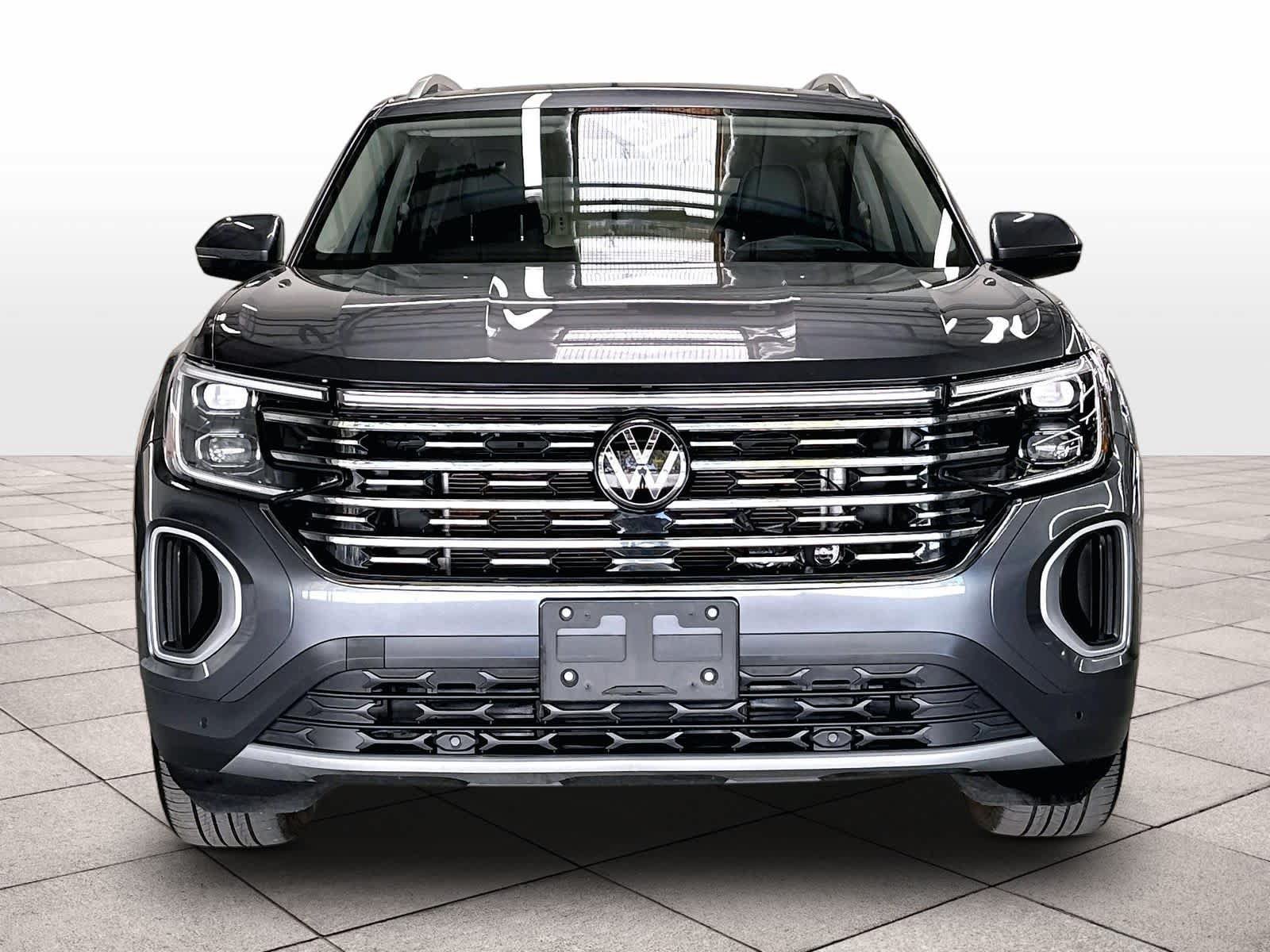 Used 2024 Volkswagen Atlas SEL AWD/4WD image 2