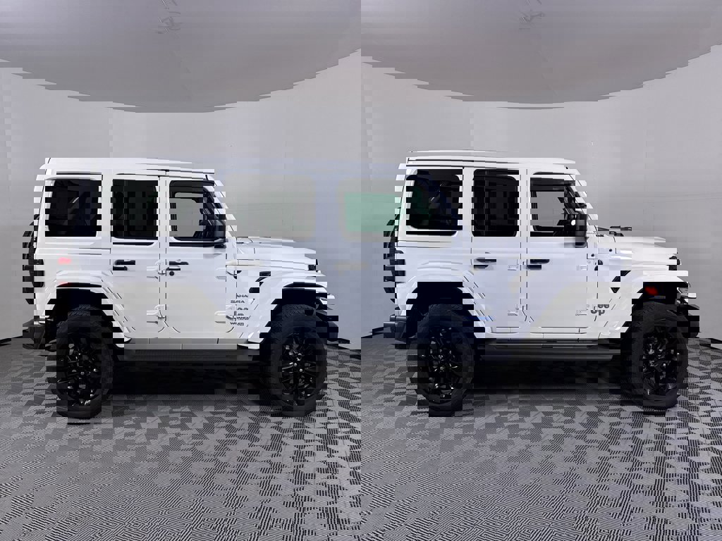 Used 2021 Jeep Wrangler Unlimited Sahara w/ Cold Weather Group image 16