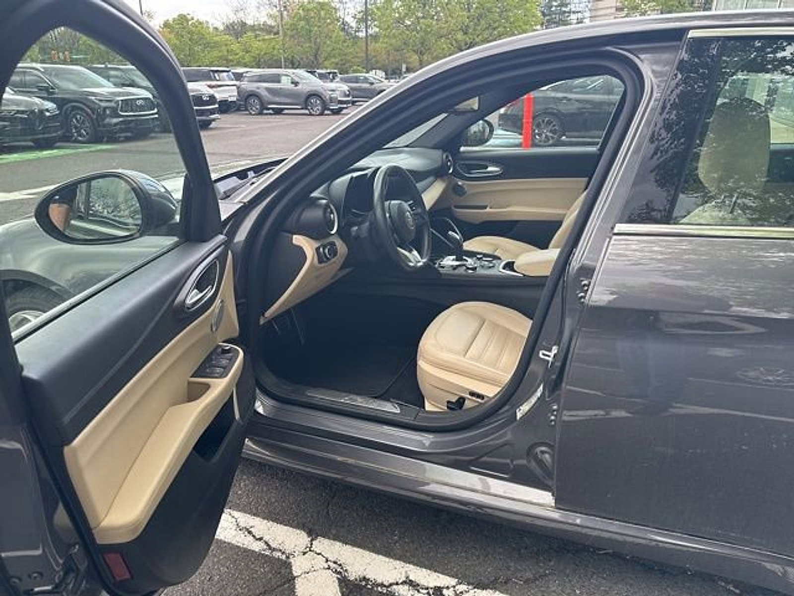 Used 2023 Alfa Romeo Giulia AWD w/ Quick Order Package 22X Lusso image 9