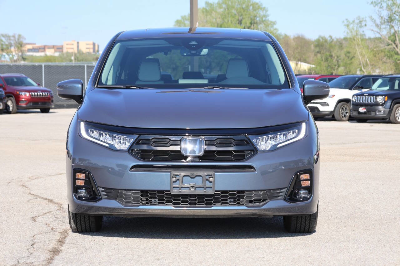Used 2025 Honda Odyssey Elite image 2