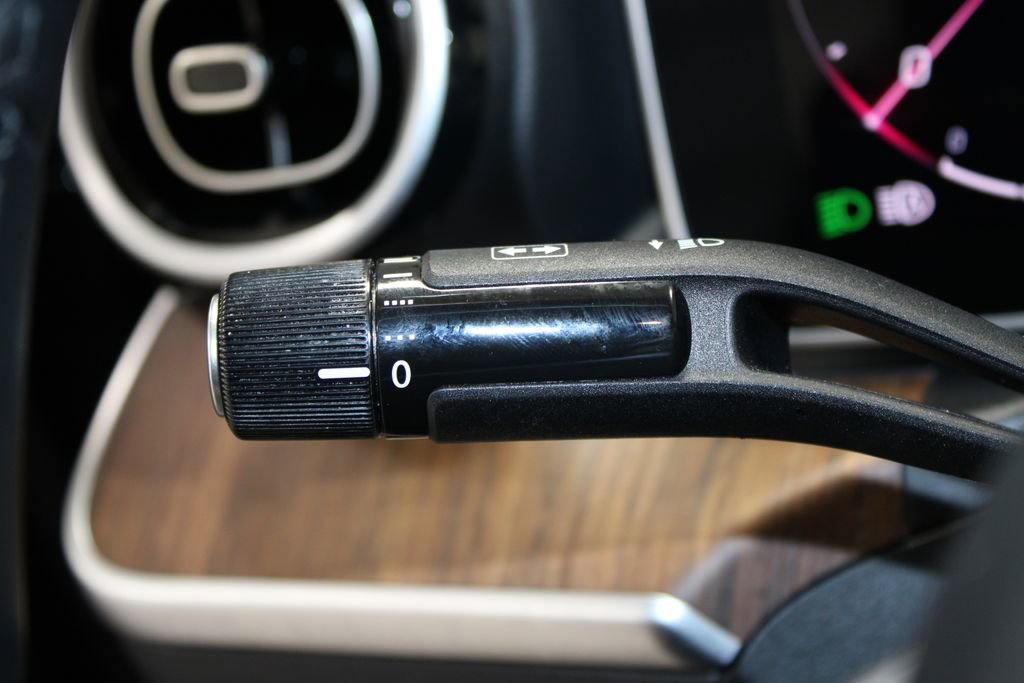 Used 2025 Mercedes-Benz C 300 Sedan image 29