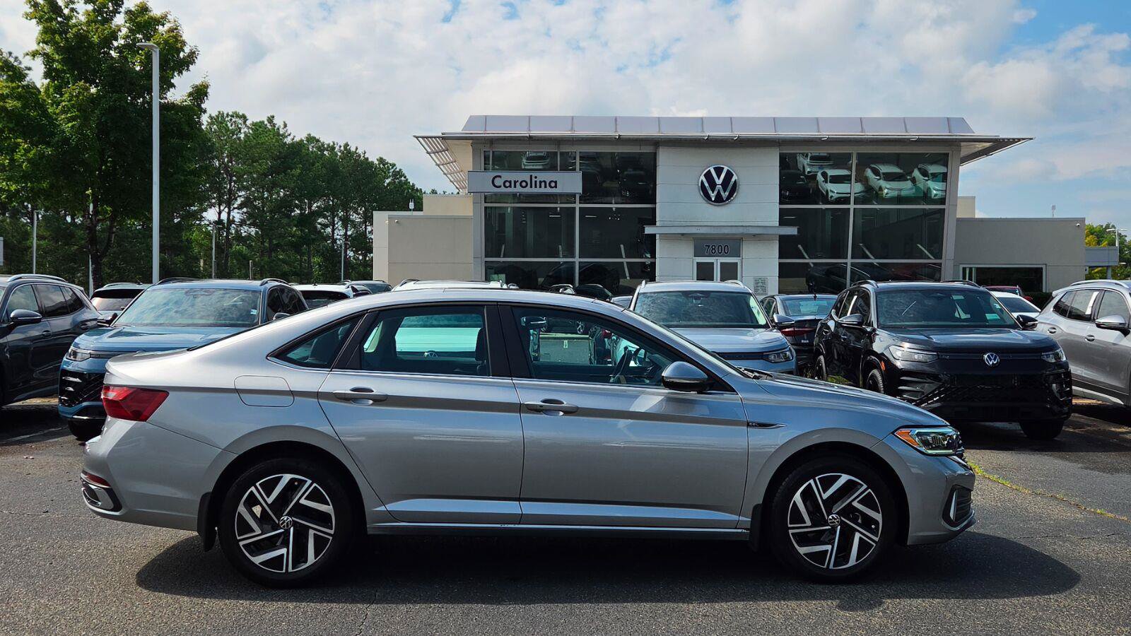 Certified 2023 Volkswagen Jetta SEL FWD image 7