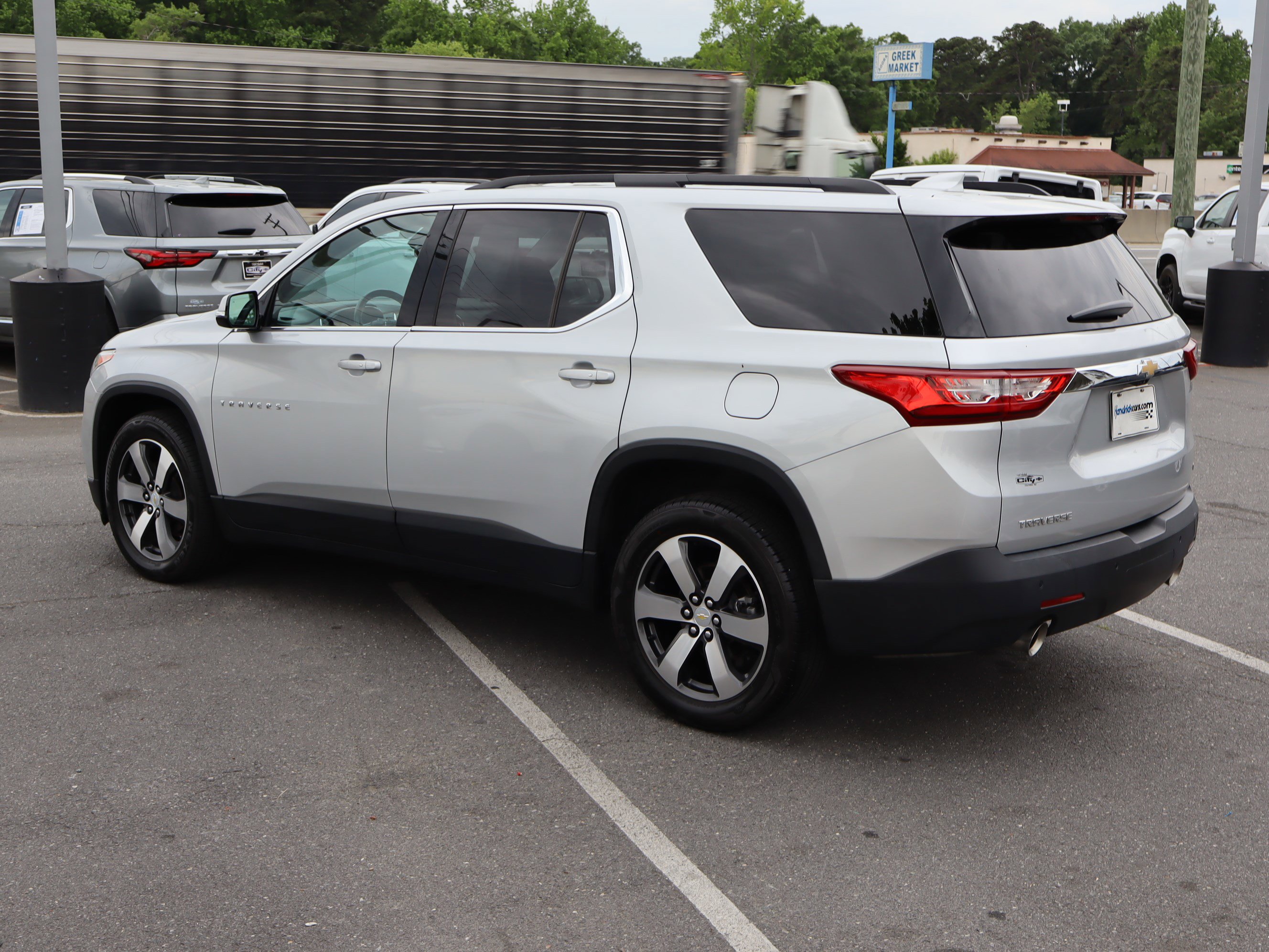 Used 2019 Chevrolet Traverse LT w/ LT Premium Package FWD image 8