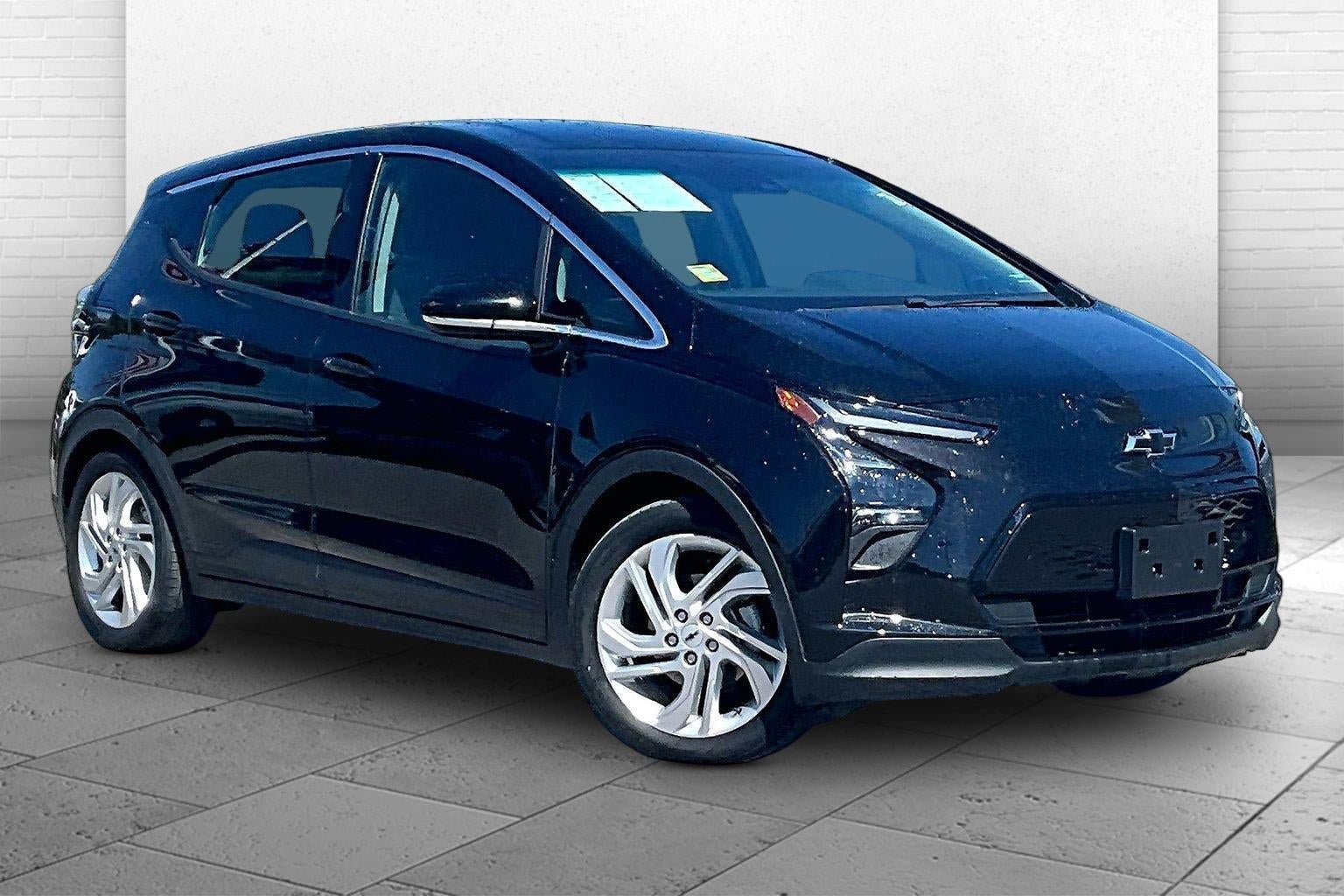 Used 2022 Chevrolet Bolt LT FWD image 1