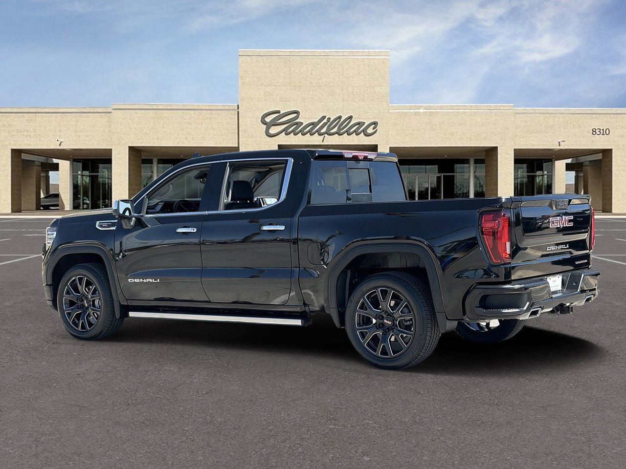 Used 2023 GMC Sierra 1500 Denali w/ Technology Package AWD/4WD image 7