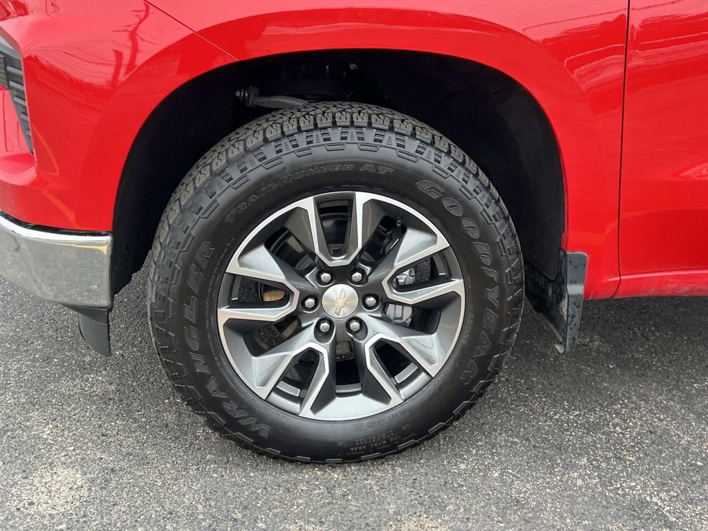 Used 2023 Chevrolet Silverado 1500 LT AWD/4WD image 25