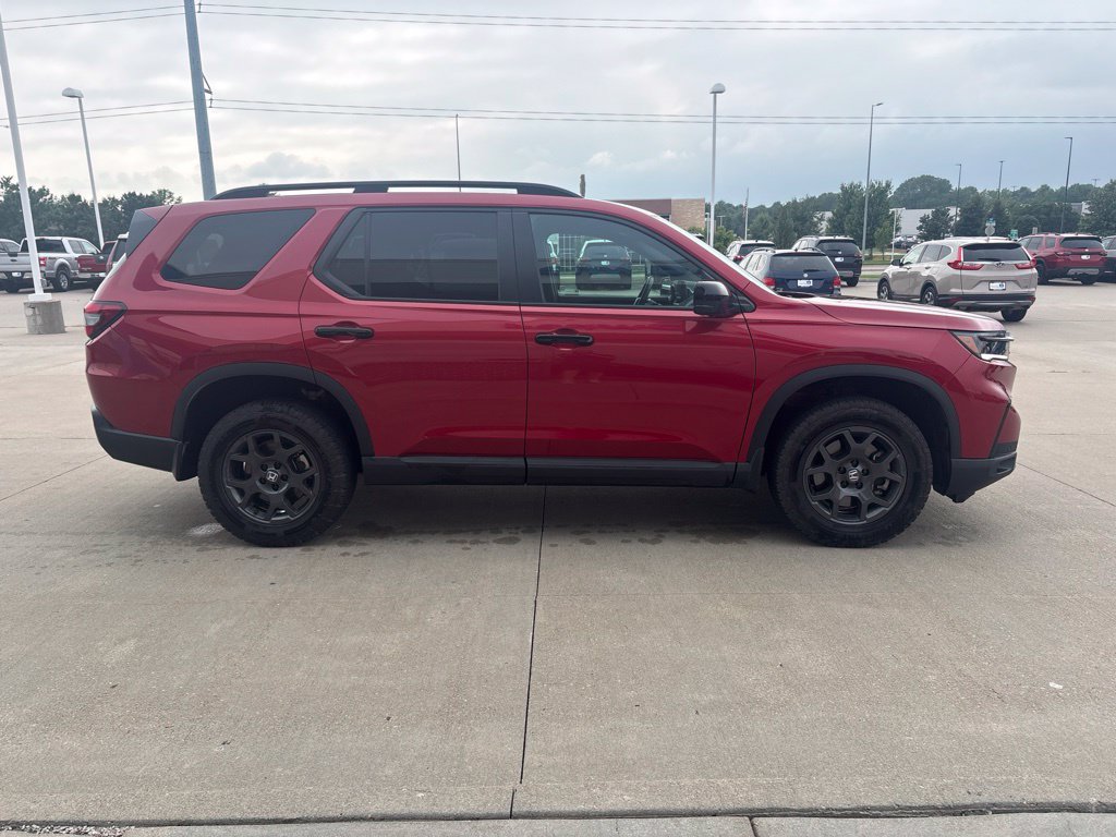 Certified 2025 Honda Pilot TrailSport image 4