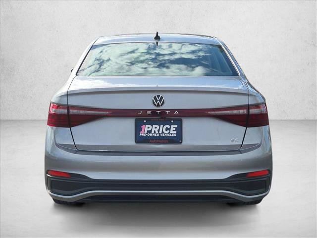 Used 2025 Volkswagen Jetta SE FWD image 7