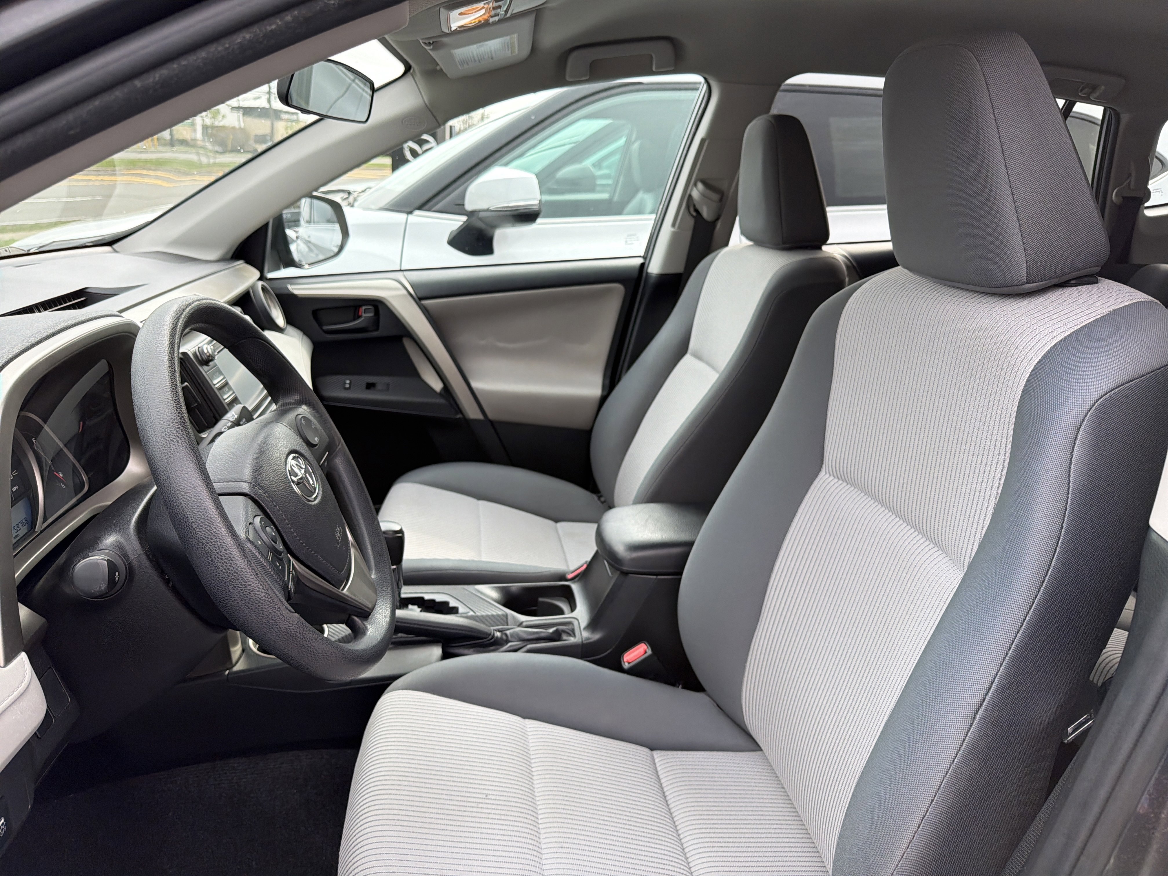 Used 2015 Toyota RAV4 LE image 9