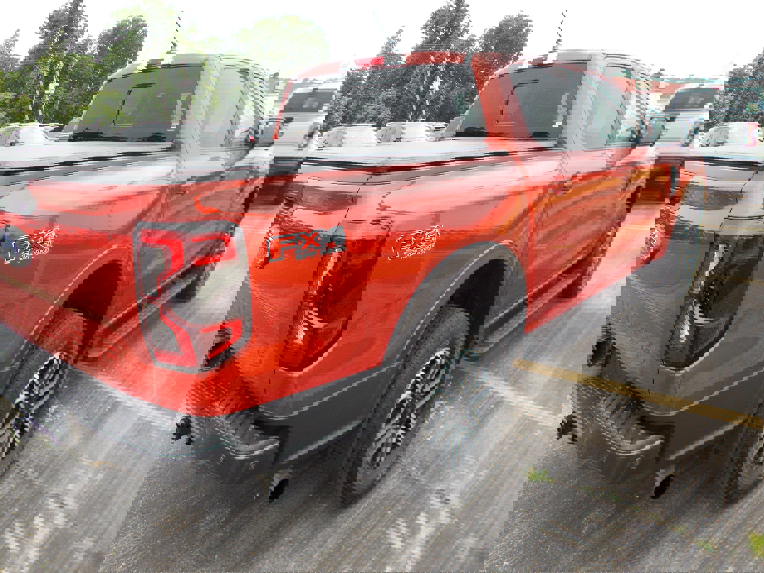 Used 2024 Ford Ranger Lariat w/ FX4 Off-Road Package image 3
