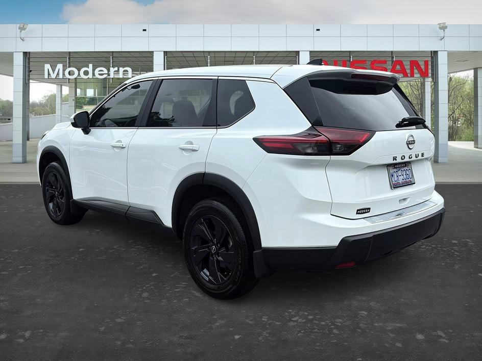 Certified 2026 Nissan Rogue SV FWD image 3