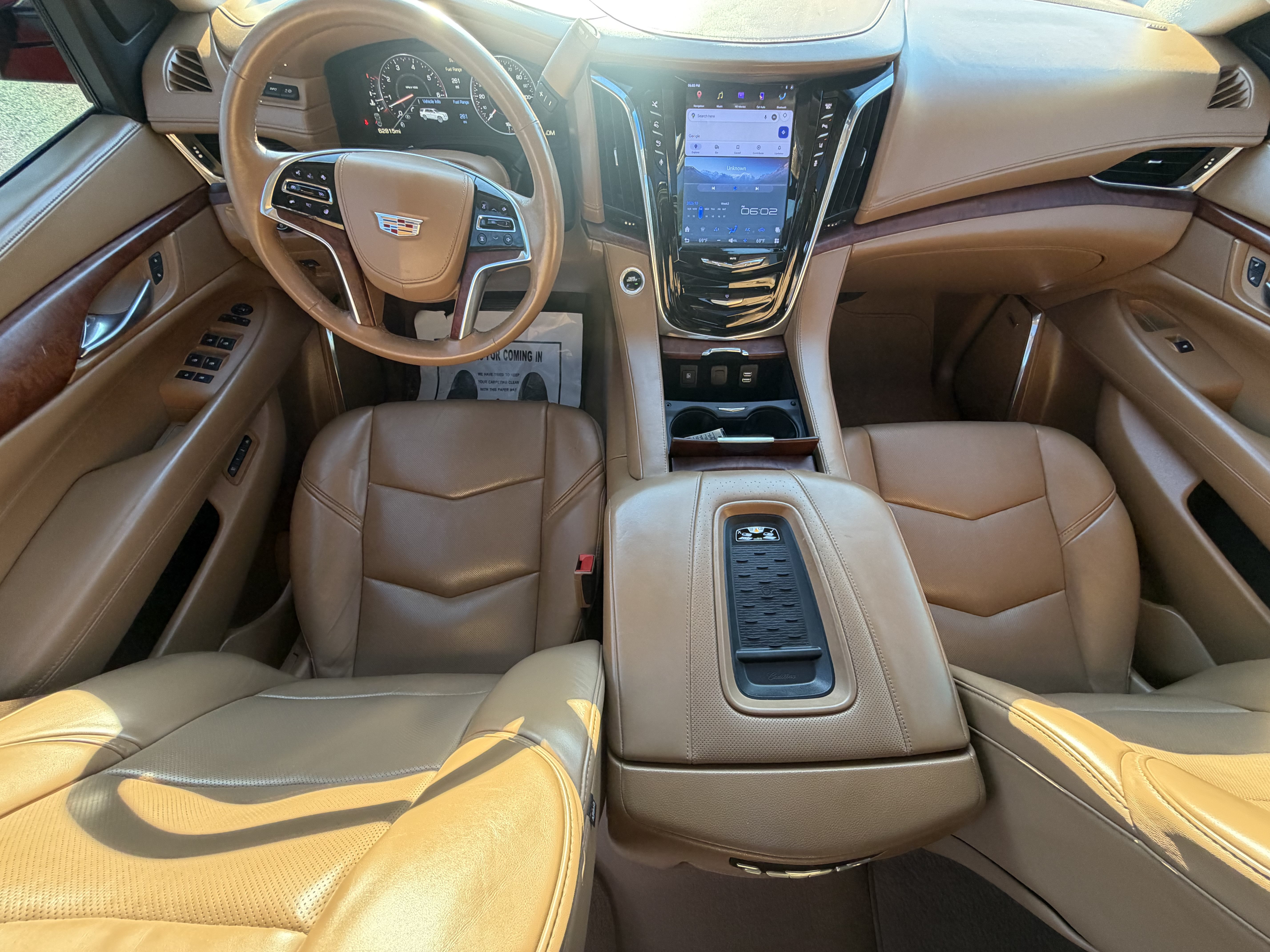 Used 2015 Cadillac Escalade Platinum RWD image 3