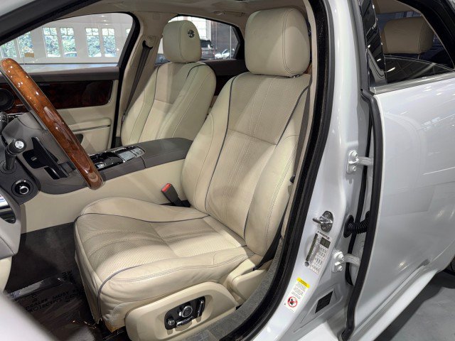 Used 2016 Jaguar XJ R-Sport RWD image 9