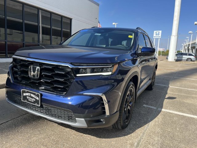 Certified 2025 Honda Pilot Touring image 9