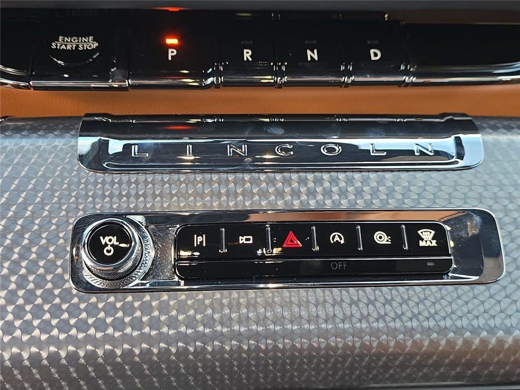 New 2025 Lincoln Aviator Black Label w/ Jet Appearance Package image 24