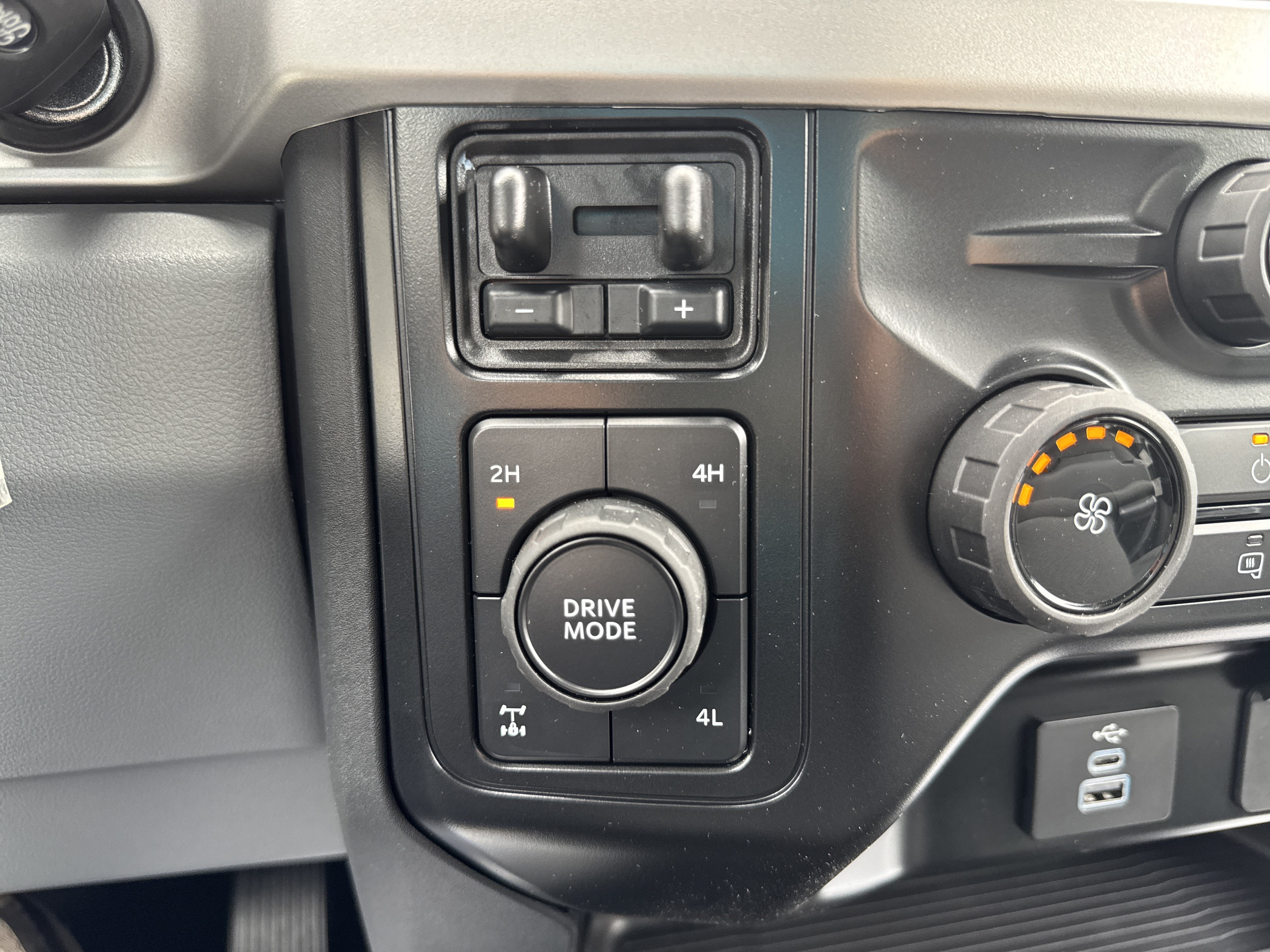 New 2026 Ford F250 XL w/ STX Appearance Package AWD/4WD image 14