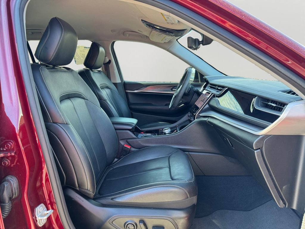 Used 2023 Jeep Grand Cherokee L Limited w/ Luxury Tech Group II image 12